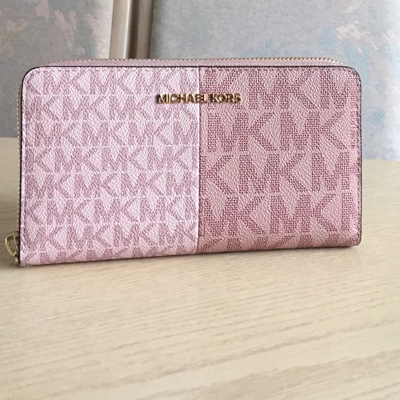 Michael Kors Handbags - Michael Kors Jet Set Soft Pink Multi Wallet